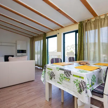 Holiday House Marko 1318 * Razanj