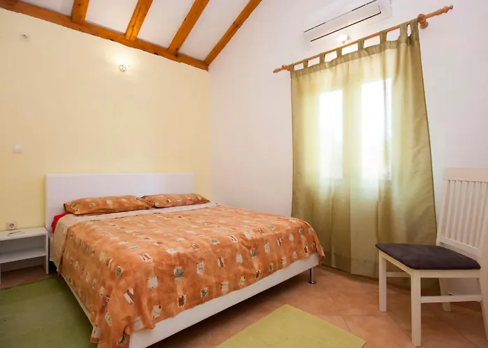 Holiday House Marko 1318